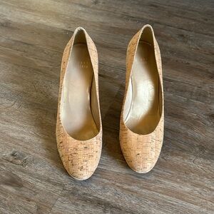 Stuart Weitzman Sz 9 cork heel